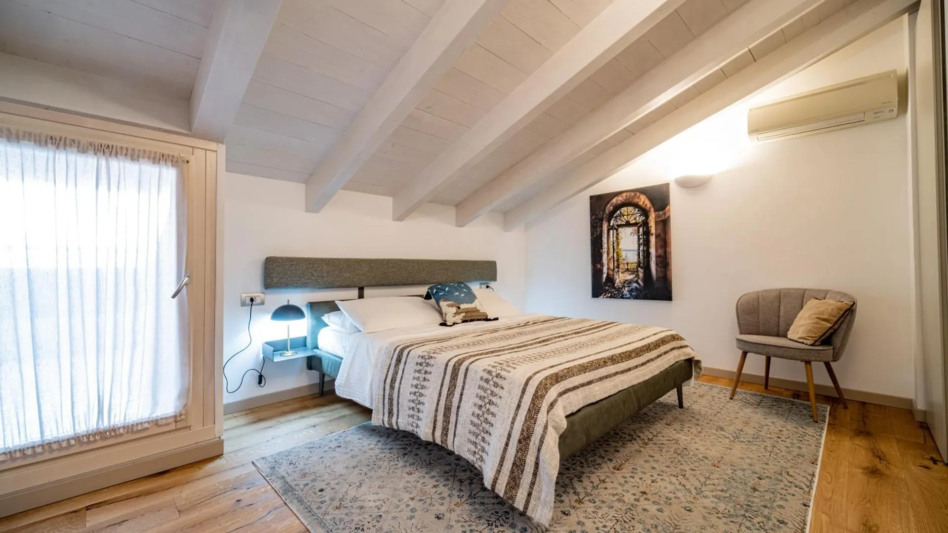 Lake Breeze Apartment Sirmione